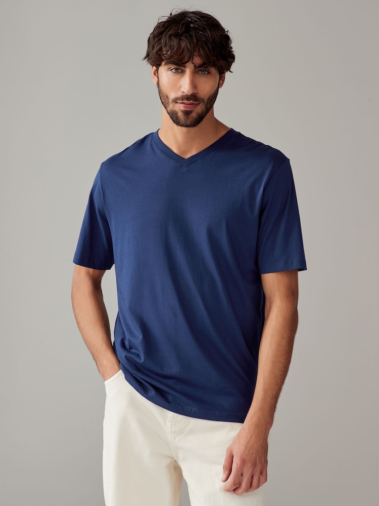 Blau Rich - Reguläre Passform - Essential T-Shirt mit V-Ausschnitt - Bild 1 von 7 Blau Rich - Reguläre Passform - Essential T-Shirt mit V-Ausschnitt - Bild 1 von 7
