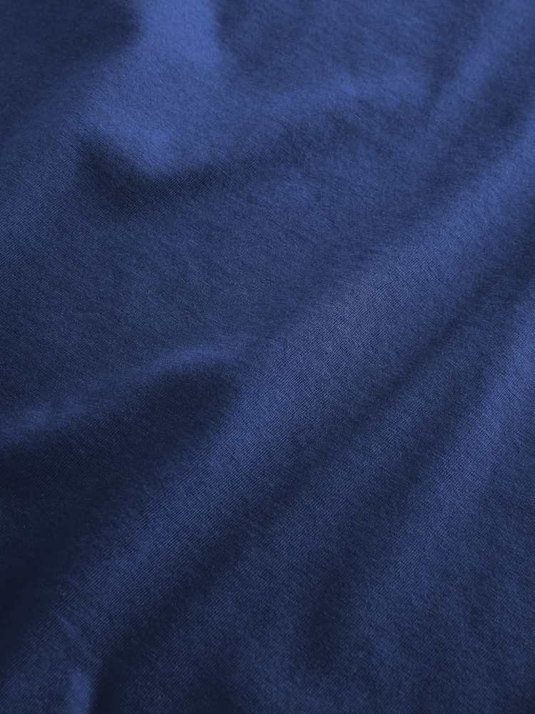 Blau Rich - Reguläre Passform - Essential T-Shirt mit V-Ausschnitt - Bild 7 von 7 Blau Rich - Reguläre Passform - Essential T-Shirt mit V-Ausschnitt - Bild 7 von 7