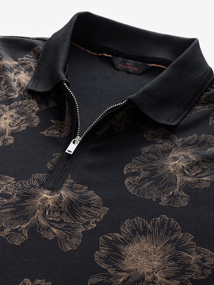 Schwarz/Blumenmuster - Signature Polo-Shirt aus Modal - Bild 8 von 8