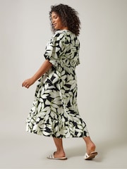 Evans Leaf Print Dipped Hem Black Midi Dress - Image 3 of 5