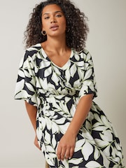 Evans Leaf Print Dipped Hem Black Midi Dress - Image 4 of 5