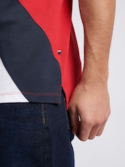 من U.S. Polo Assn. قميص بولو بخامة %100 قطن بتصميم قصَّات وخياطة للرجال تلبيس قياسي - صورة 5 من 9
