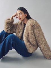 سترة فرو صناعي من Urban Code - صورة 3 من 5