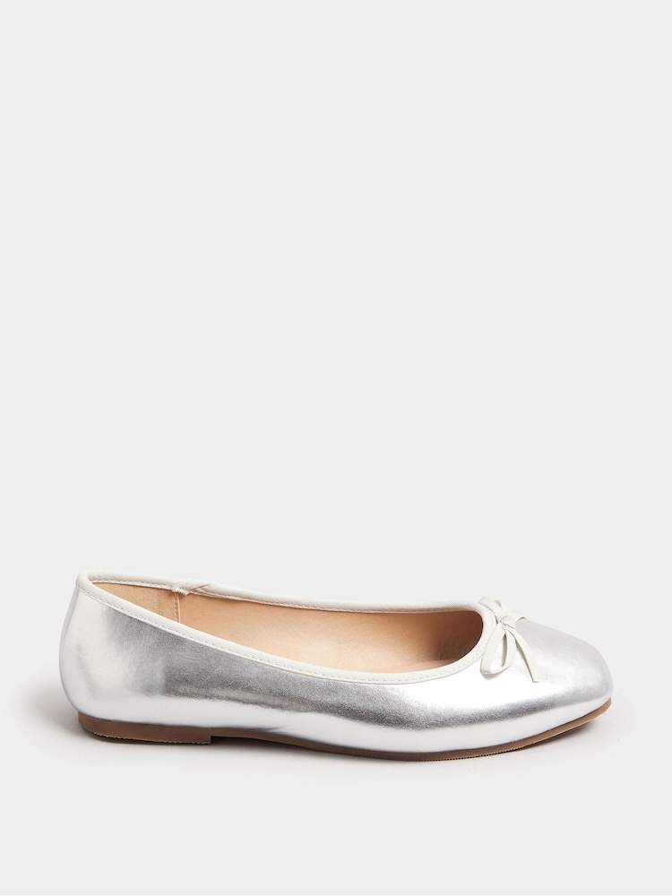 Plateado - Zapatos de ballet con puntera cincelada y corte extraancho de Yours Curve - Imagen 2 de 5 Plateado - Zapatos de ballet con puntera cincelada y corte extraancho de Yours Curve - Imagen 2 de 5