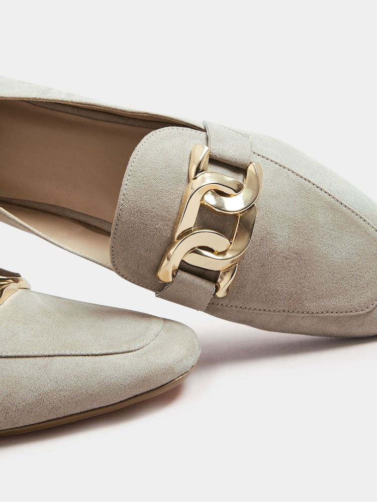 Naravni - Yours Curve Wide Fit Chain Detail Closed Back Loafers - Slika 5 iz 5 Naravni - Yours Curve Wide Fit Chain Detail Closed Back Loafers - Slika 5 iz 5