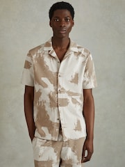 Reiss Sand/White Viceroy Brushstroke Print Cuban Collar Shirt - Image 3 of 5