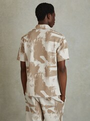 Reiss Sand/White Viceroy Brushstroke Print Cuban Collar Shirt - Image 4 of 5