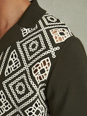 Reiss Khaki Green/Off White Stefano Contrast Embroidered Cuban Collar Shirt - Image 3 of 5