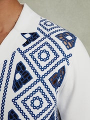 Reiss White/Bright Blue Stefano Contrast Embroidered Cuban Collar Shirt - Image 3 of 5