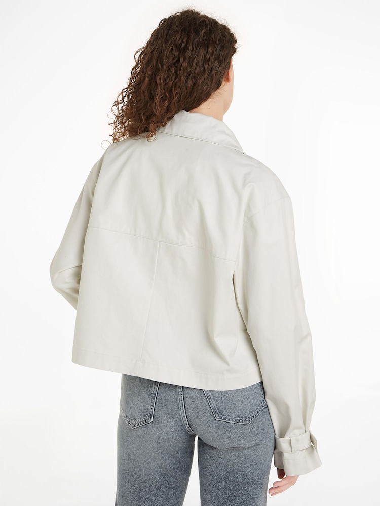Calvin Klein Kurze Utility-Jacke mit Logo - Bild 2 von 6