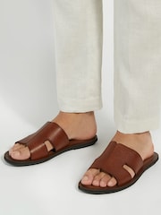 Marrón - Dune London Initially Tumbled Leather Flat Sandals - Imagen 7 de 7
