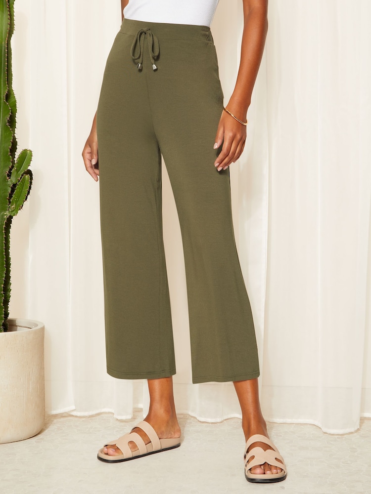 Friends Like These Culotte-Hose aus Jersey mit weitem Bein mit Gürtel - Bild 1 von 4 Friends Like These Culotte-Hose aus Jersey mit weitem Bein mit Gürtel - Bild 1 von 4