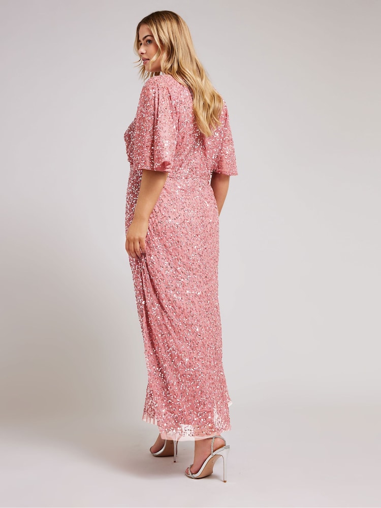 Pink - Yours Curve Luxe Verziertes Maxikleid mit V-Ausschnitt und Flügelärmeln - Bild 4 von 4 Pink - Yours Curve Luxe Verziertes Maxikleid mit V-Ausschnitt und Flügelärmeln - Bild 4 von 4