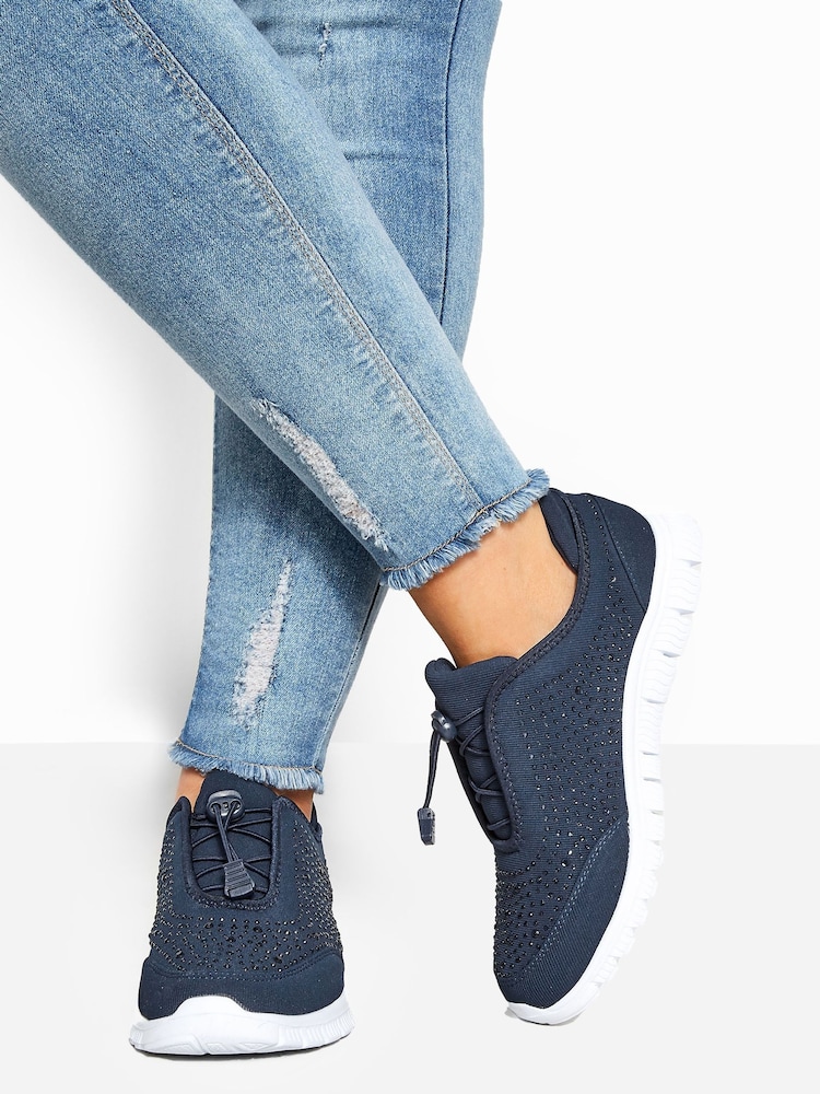Blau - Yours Curve Titania Turnschuhe mit Schmucksteinen in extraweiter Passform - Bild 1 von 4 Blau - Yours Curve Titania Turnschuhe mit Schmucksteinen in extraweiter Passform - Bild 1 von 4