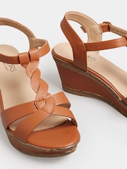 Yours Curve Extra Wide Fit Comfort Cross Strap Plaited Wedges - صورة 3 من 5