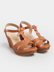 Yours Curve Extra Wide Fit Comfort Cross Strap Plaited Wedges - صورة 4 من 5