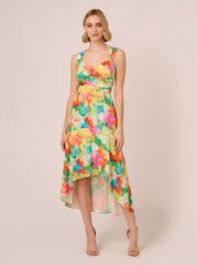 Robe Adrianna Papell multi-imprimée à ourlet asymétrique - Image 1 of 7