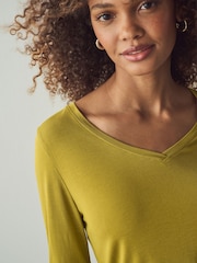 Celery Green Print Slouch V-Neck Long Sleeve T-Shirt - Image 4 of 4