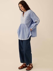 East Alva Floral Hand-Embroidery Cotton Top - Imagen 3 de 4