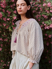 East Alina Hand-Screen Printed Floral Embroidered Smocking Top - Imagen 5 de 6