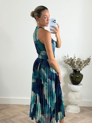 Style Cheat Blue Luisa Belted Pleated Maxi Dress - Image 3 of 4