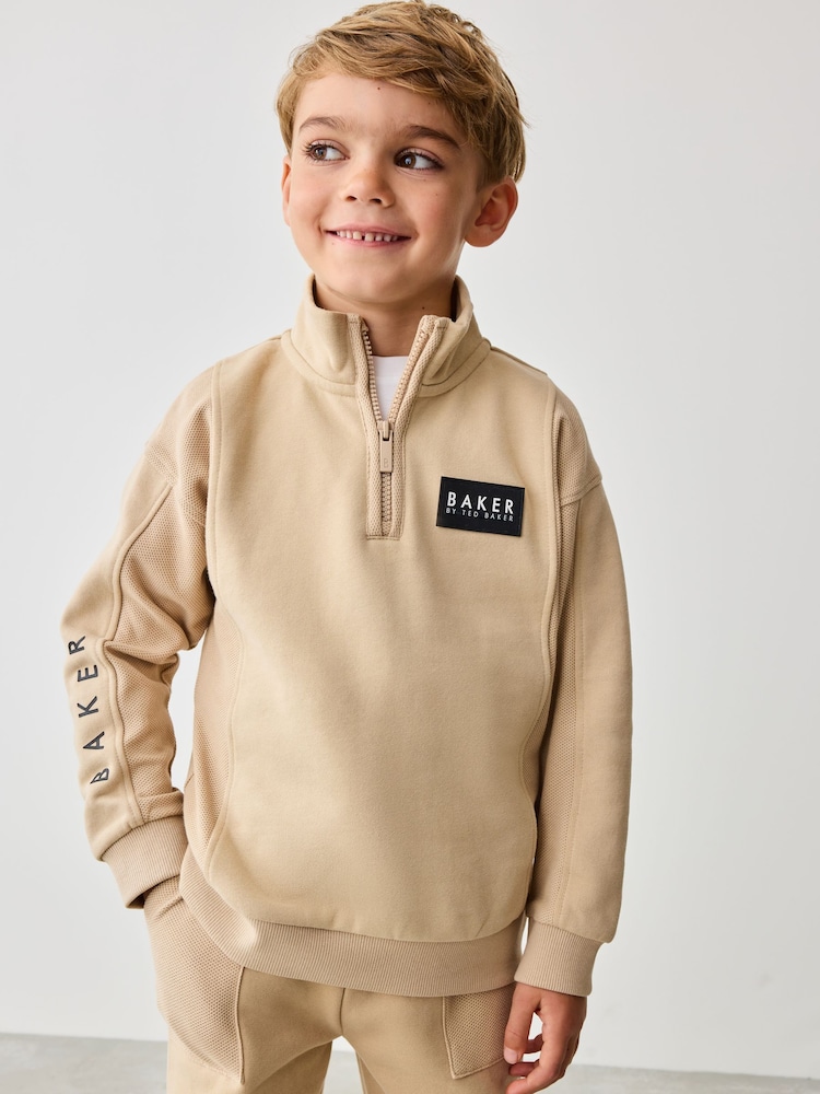 Baker by Ted Baker Funnel Zip Neck 100% Cotton zgornji del trenirke; majica za treniranje in lahke hlače za prosti čas Set - Slika 2 iz 8 Baker by Ted Baker Funnel Zip Neck 100% Cotton zgornji del trenirke; majica za treniranje in lahke hlače za prosti čas Set - Slika 2 iz 8
