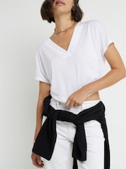 Negro - River Island Multipack Smart V-Neck T-Shirts 2 Pack - Imagen 4 de 8