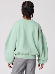 smALLSAINTS Sage Green Girls Oversized Cygni Ruched Sleeve Sweatshirt. - Image 3 of 8