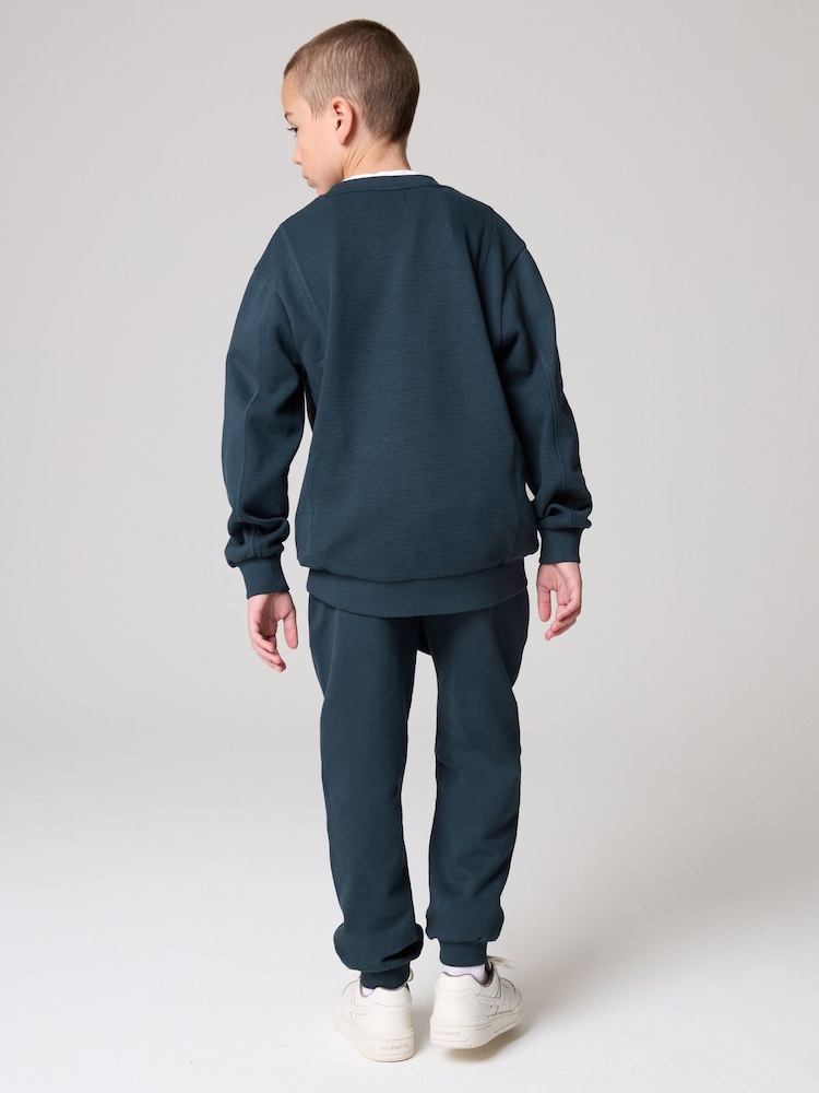 smALLSAINTS Boys Waffle Panel Crew 100% Cotton Sweatshirt and Joggers Set - Bild 2 von 10 smALLSAINTS Boys Waffle Panel Crew 100% Cotton Sweatshirt and Joggers Set - Bild 2 von 10