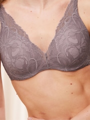 Gris - Triumph Nude Body Make-Up Illusion Lace Wired and Padded Bra - Imagen 4 de 5