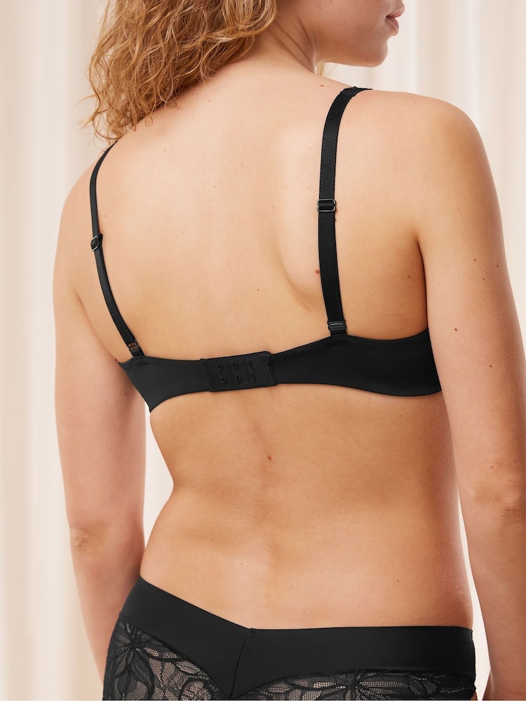 Negro - Triumph Nude Body Make-Up Illusion Lace Wired and Padded Bra - Imagen 2 de 5