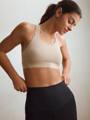 Песочный - Укороченный топ с низкой степенью поддержки Active Sports Ultimate Comfort - Image 1 of 10