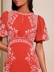 Lipsy Wadenlanges Chiffonkleid mit floralem Print und Flatterärmeln - Bild 3 von 4