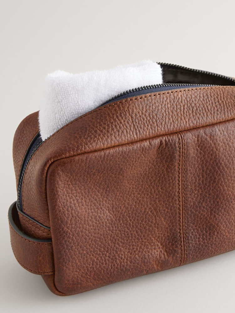 Brown Leather Washbag - Image 5 of 5
