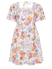 Minivestido con mangas de ángel y estampado floral LIMITED COLLECTION de Yours Curve - Imagen 6 de 6