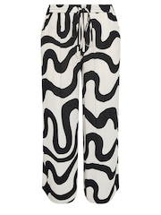 Blanco - Pantalones arrugados con cordón ajustable y estampado abstracto de Yours Curve - Imagen 6 de 6