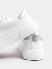 Yours Curve Extra širok kroj Star Cut Out Trainers - Slika 4 iz 5