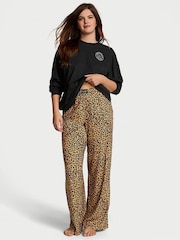 Victoria's Secret New Glam Leo Leopard Long Sleeve T-Shirt Flannel Pyjama Set - Image 1 of 4