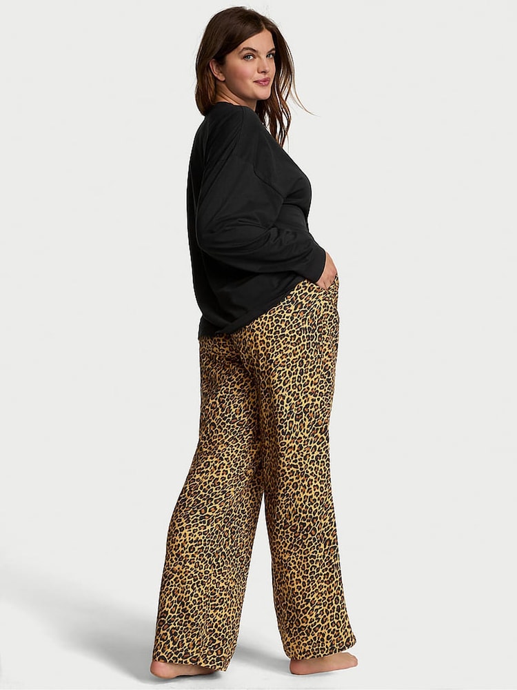 Victoria's Secret New Glam Leo Leopard Long Sleeve T-Shirt Flannel Pyjama Set - Image 2 of 4