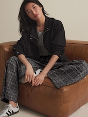 Schwarz - Boucle Sparkle Hose mit weitem Bein und Karomuster - Bild 3 von 8