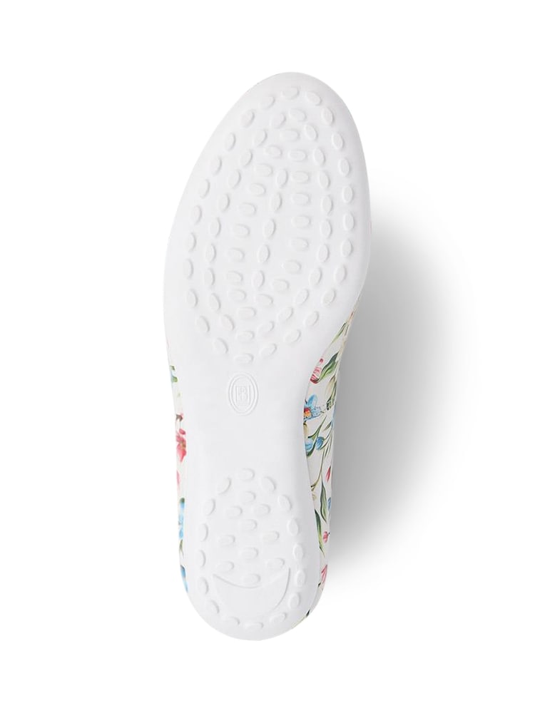 Pavers Leather Ballet White Pumps - Image 5 of 5