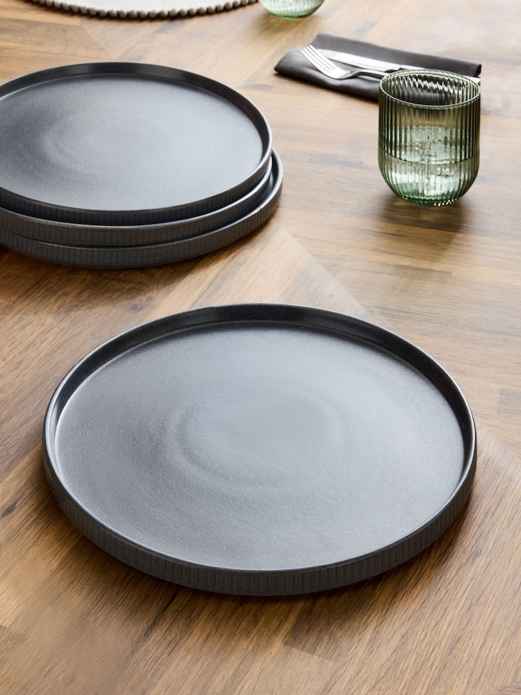 Set of 4 Stamford Dinner Plates - Image 2 of 3 Set of 4 Stamford Dinner Plates - Image 2 of 3