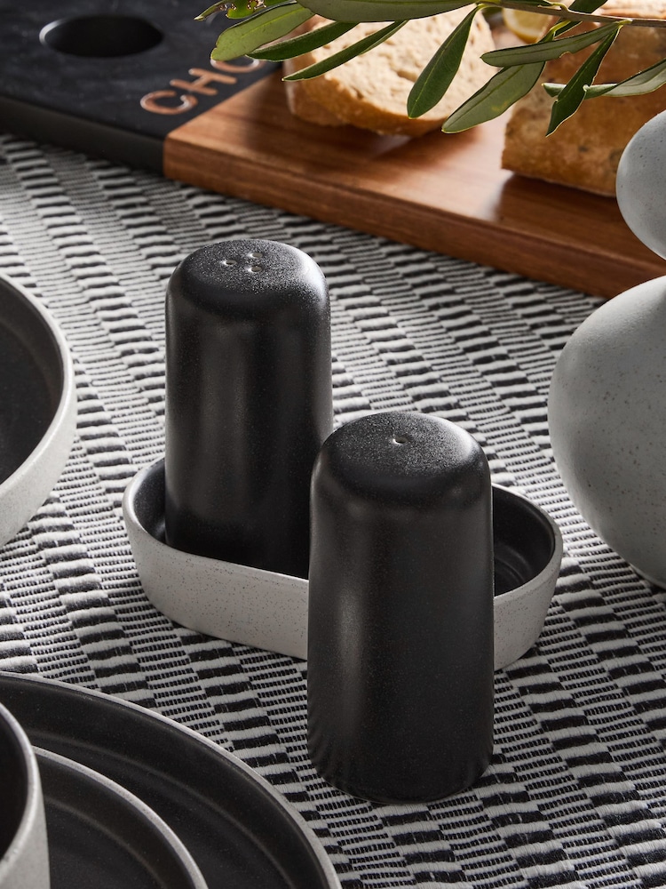 Otis Salt and Pepper Shakers with Tray - Изображение 1 из 5