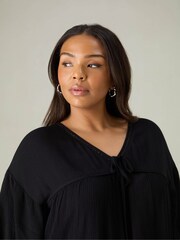 Live Unlimited Black Curve Crinkle Tie Front Top - Image 3 of 4