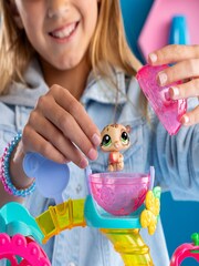 Bandai Littlest Pet Shop Fun Factory Playset - Image 3 of 6