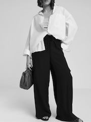 Pantalones utilitarios de pernera ancha con cintura con cordón ajustable de Simply Be - Imagen 3 de 4