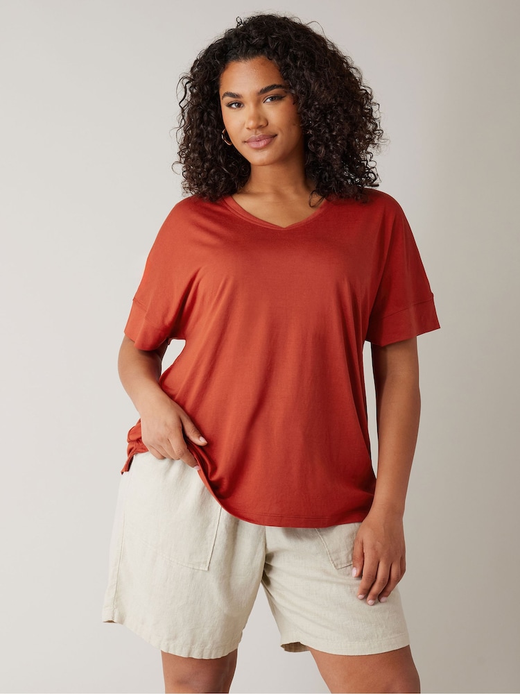 Braun - Evans Green V-Neck Modal T-Shirt - Bild 1 von 5