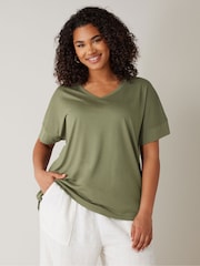 Grün/Ground - Evans Green V-Neck Modal T-Shirt - Bild 1 von 5