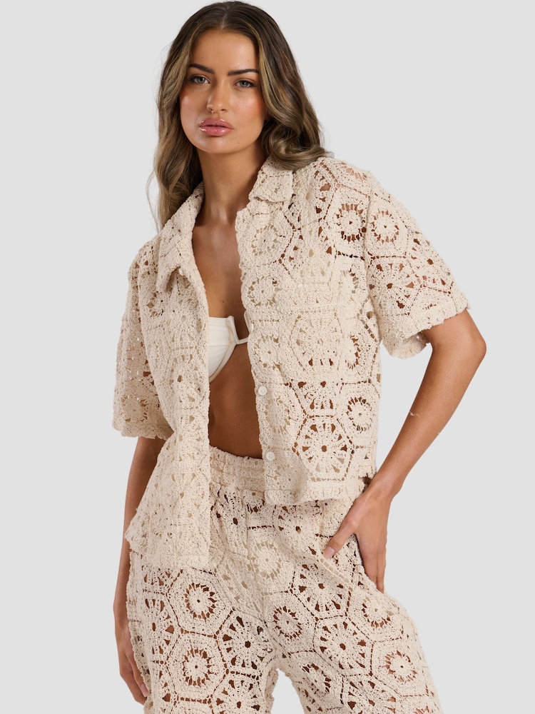 South Beach Crochet Co-Ord Beach Shirt - Bild 1 von 6 South Beach Crochet Co-Ord Beach Shirt - Bild 1 von 6