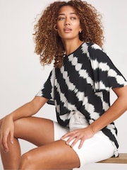 JD Williams Black Printed Crinkle Boxy Fluted Sleeve Top - Image 3 of 4
